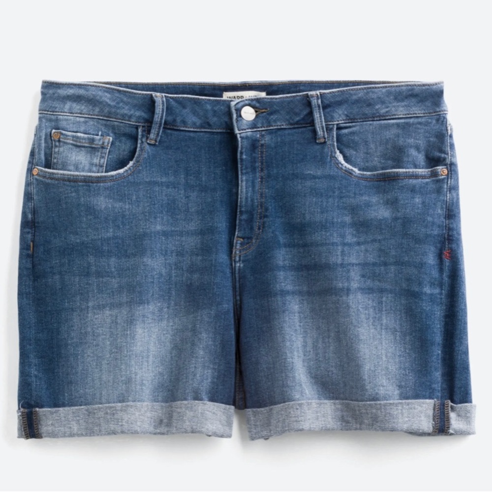 Plus size jean shorts (24W)